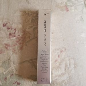 It cosmetics lighting wand in radiant neutral